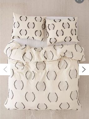 Urban Outfitters Cream and Black Textured Circle Duvet Cover Set - Queen